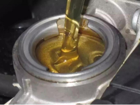 正常汽车保养多久一次？为什么需要换机油？