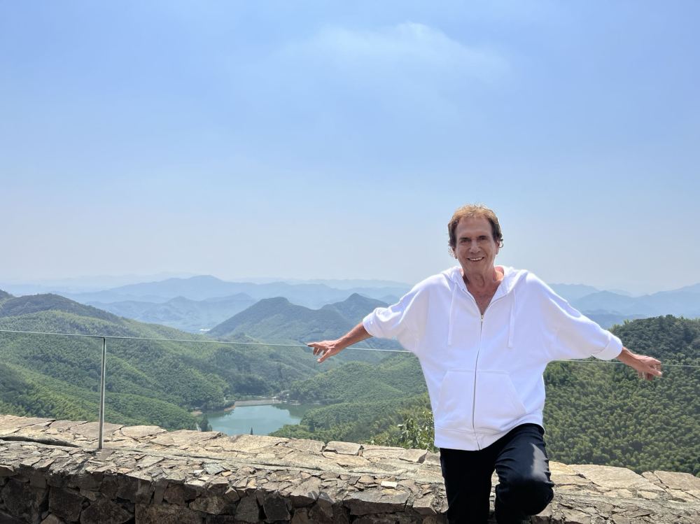 《“洋记者”感知中国》第四集:“中国人对他们的生活和未来更加自信”休闲区蓝鸢梦想 - Www.slyday.coM 《“洋记者”感知中国》第四集:“中国人对他们的生活和未来更加自信”休闲区蓝鸢梦想 - Www.slyday.coM