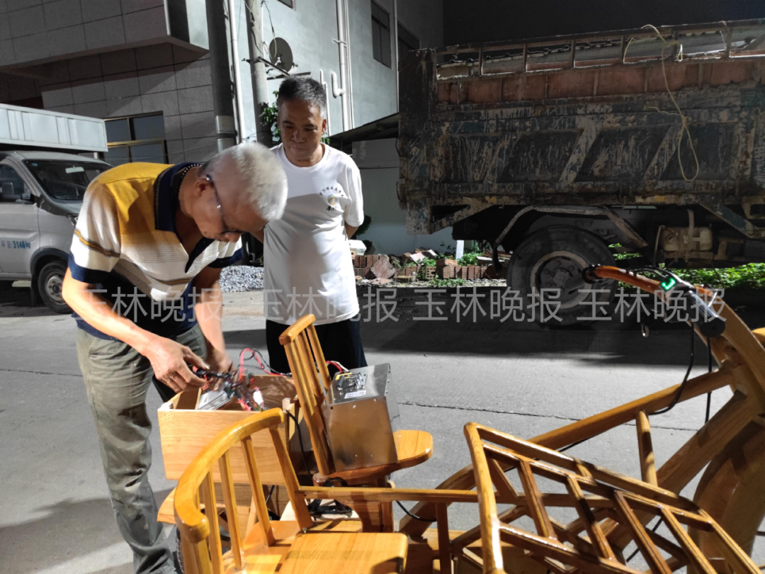 太牛了!玉林6旬大爷手工打造木制电动车,能开60公里休闲区蓝鸢梦想 - Www.slyday.coM 太牛了!玉林6旬大爷手工打造木制电动车,能开60公里休闲区蓝鸢梦想 - Www.slyday.coM