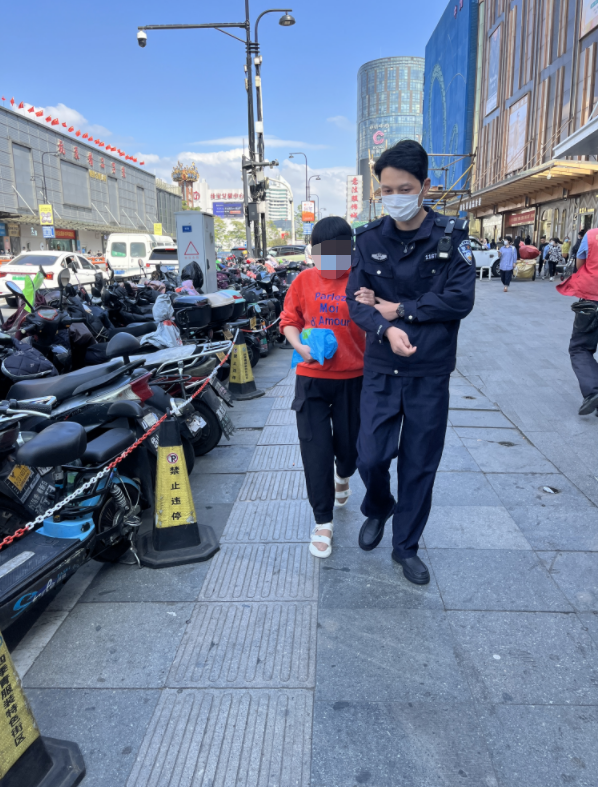 “杭州,挺好的!”迷路盲人遇上杭州民警,一场爱心接力开始了休闲区蓝鸢梦想 - Www.slyday.coM “杭州,挺好的!”迷路盲人遇上杭州民警,一场爱心接力开始了休闲区蓝鸢梦想 - Www.slyday.coM