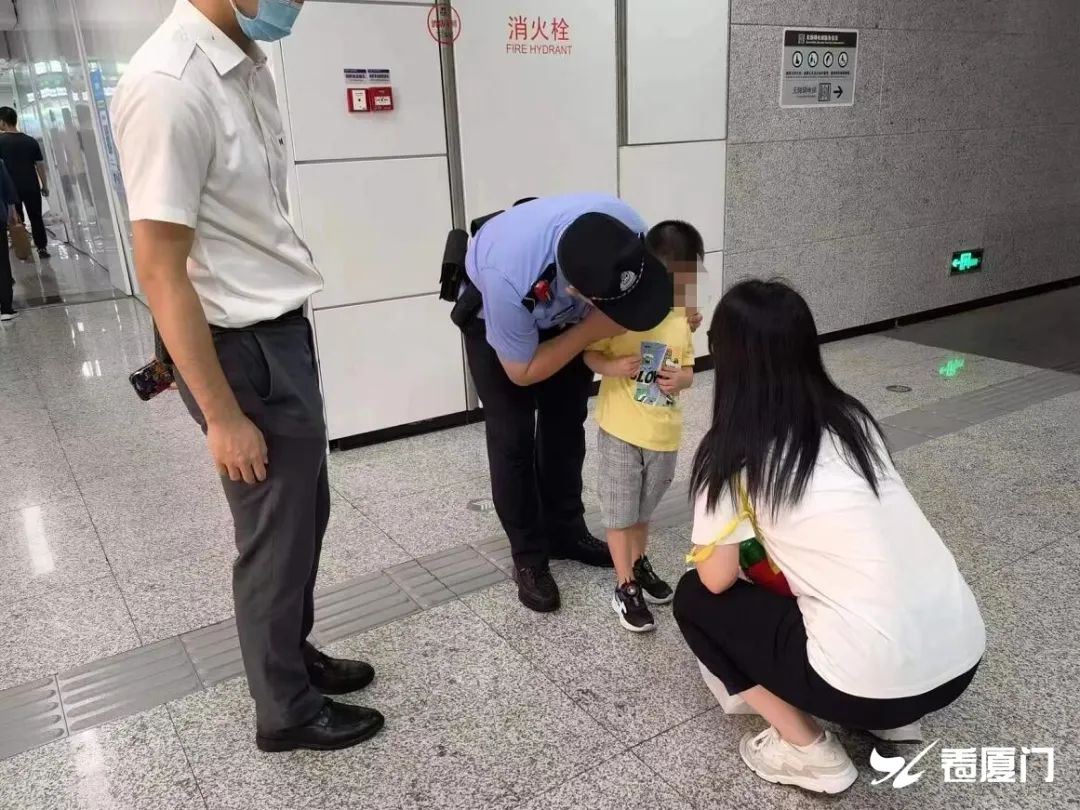 晚8点,发生在厦门地铁2号线建业路站!这一幕太暖心!休闲区蓝鸢梦想 - Www.slyday.coM 晚8点,发生在厦门地铁2号线建业路站!这一幕太暖心!休闲区蓝鸢梦想 - Www.slyday.coM