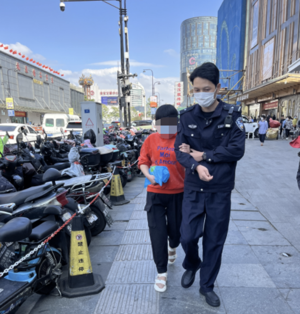 “杭州,挺好的!”迷路盲人遇上他们,一场爱心接力开始了,网友爆赞休闲区蓝鸢梦想 - Www.slyday.coM “杭州,挺好的!”迷路盲人遇上他们,一场爱心接力开始了,网友爆赞休闲区蓝鸢梦想 - Www.slyday.coM