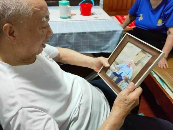 百岁老人的幸福一刻,他们用镜头定格休闲区蓝鸢梦想 - Www.slyday.coM 百岁老人的幸福一刻,他们用镜头定格休闲区蓝鸢梦想 - Www.slyday.coM