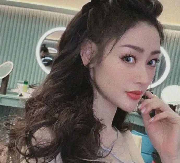 吴磊周雨彤谈恋爱?潘粤明不演《白夜追凶2》?潘玮柏买八位数豪宅?张天爱身材不吃香?渣浪站队孟美岐?休闲区蓝鸢梦想 - Www.slyday.coM 吴磊周雨彤谈恋爱?潘粤明不演《白夜追凶2》?潘玮柏买八位数豪宅?张天爱身材不吃香?渣浪站队孟美岐?休闲区蓝鸢梦想 - Www.slyday.coM