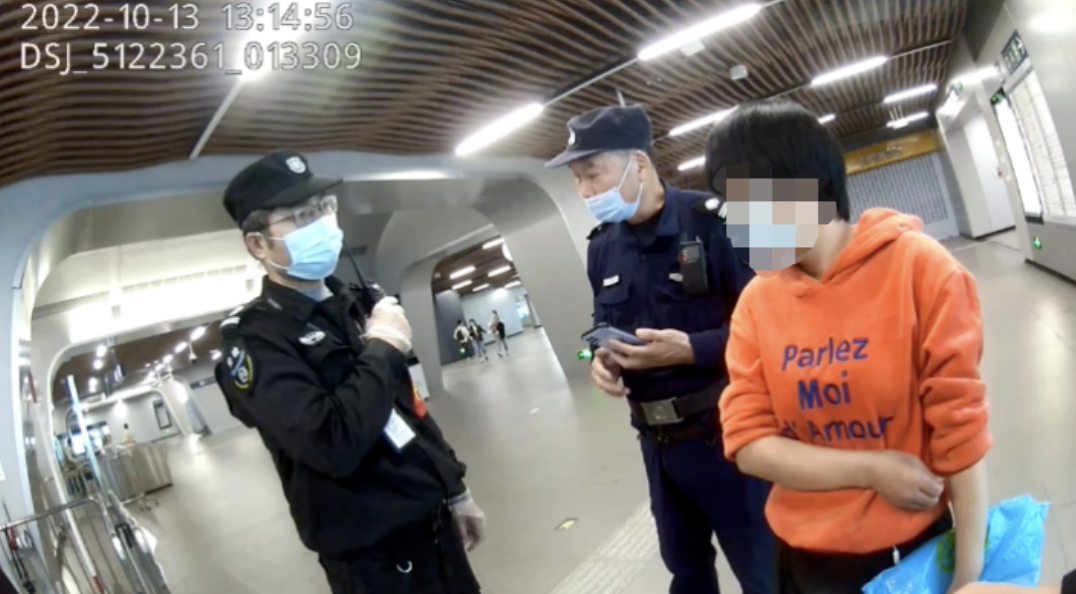 “杭州,挺好的!”迷路盲人遇上他们,一场爱心接力开始了,网友爆赞休闲区蓝鸢梦想 - Www.slyday.coM “杭州,挺好的!”迷路盲人遇上他们,一场爱心接力开始了,网友爆赞休闲区蓝鸢梦想 - Www.slyday.coM