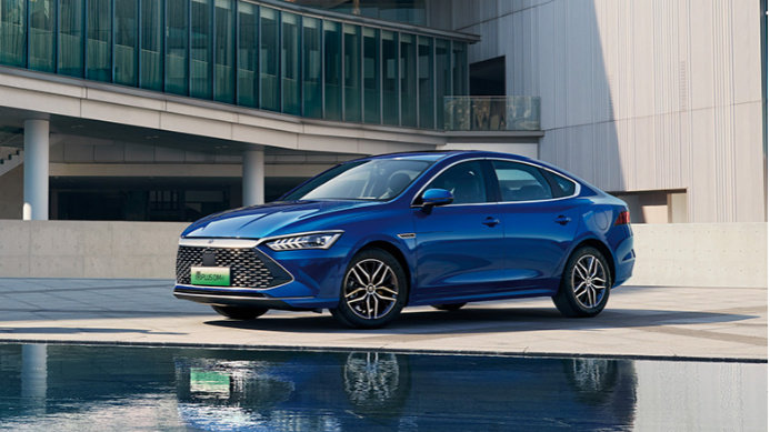 家用轿车王者之争！比亚迪秦与日产轩逸如何选？