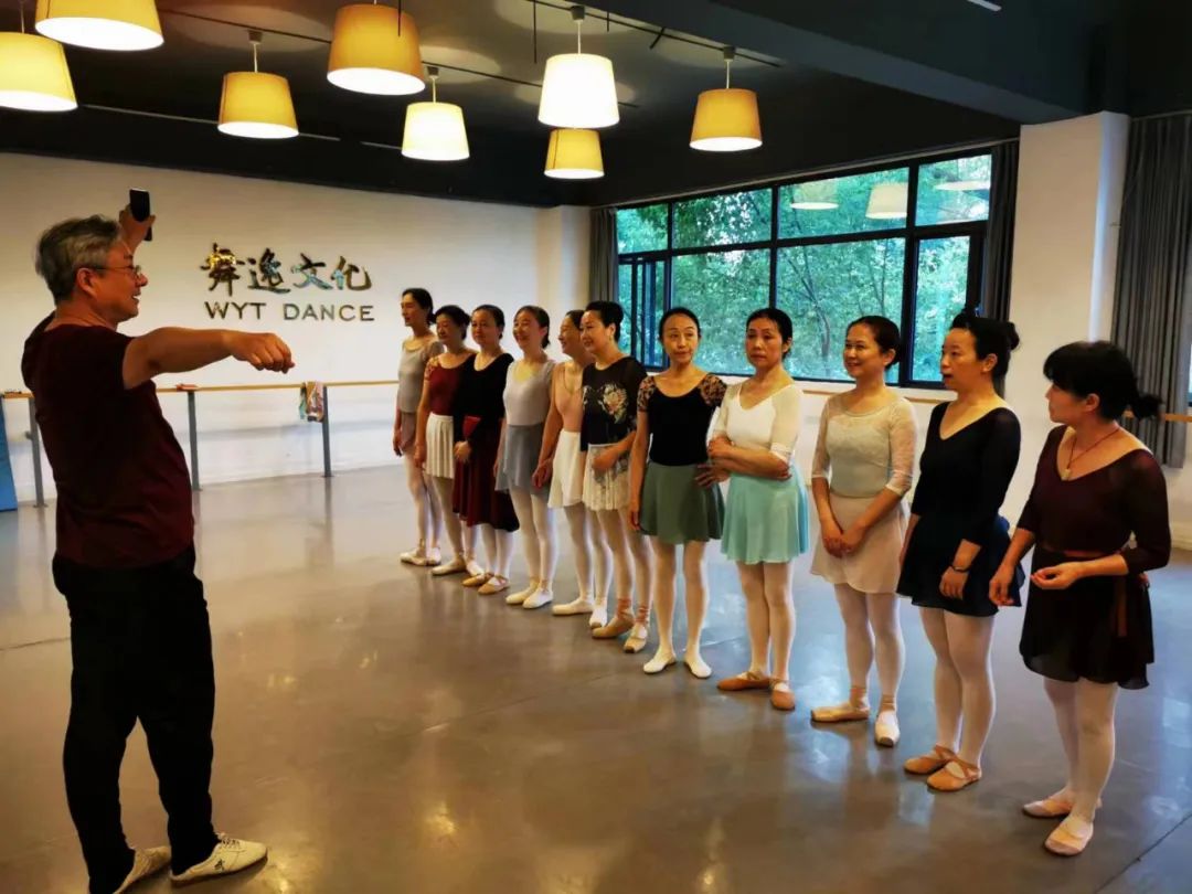 这才是退休族生活的高级感,她们把优雅融入了生活和生命休闲区蓝鸢梦想 - Www.slyday.coM 这才是退休族生活的高级感,她们把优雅融入了生活和生命休闲区蓝鸢梦想 - Www.slyday.coM