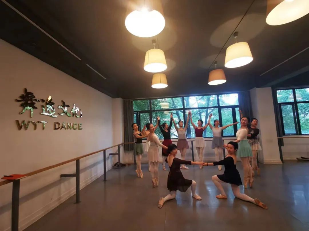 这才是退休族生活的高级感,她们把优雅融入了生活和生命休闲区蓝鸢梦想 - Www.slyday.coM 这才是退休族生活的高级感,她们把优雅融入了生活和生命休闲区蓝鸢梦想 - Www.slyday.coM