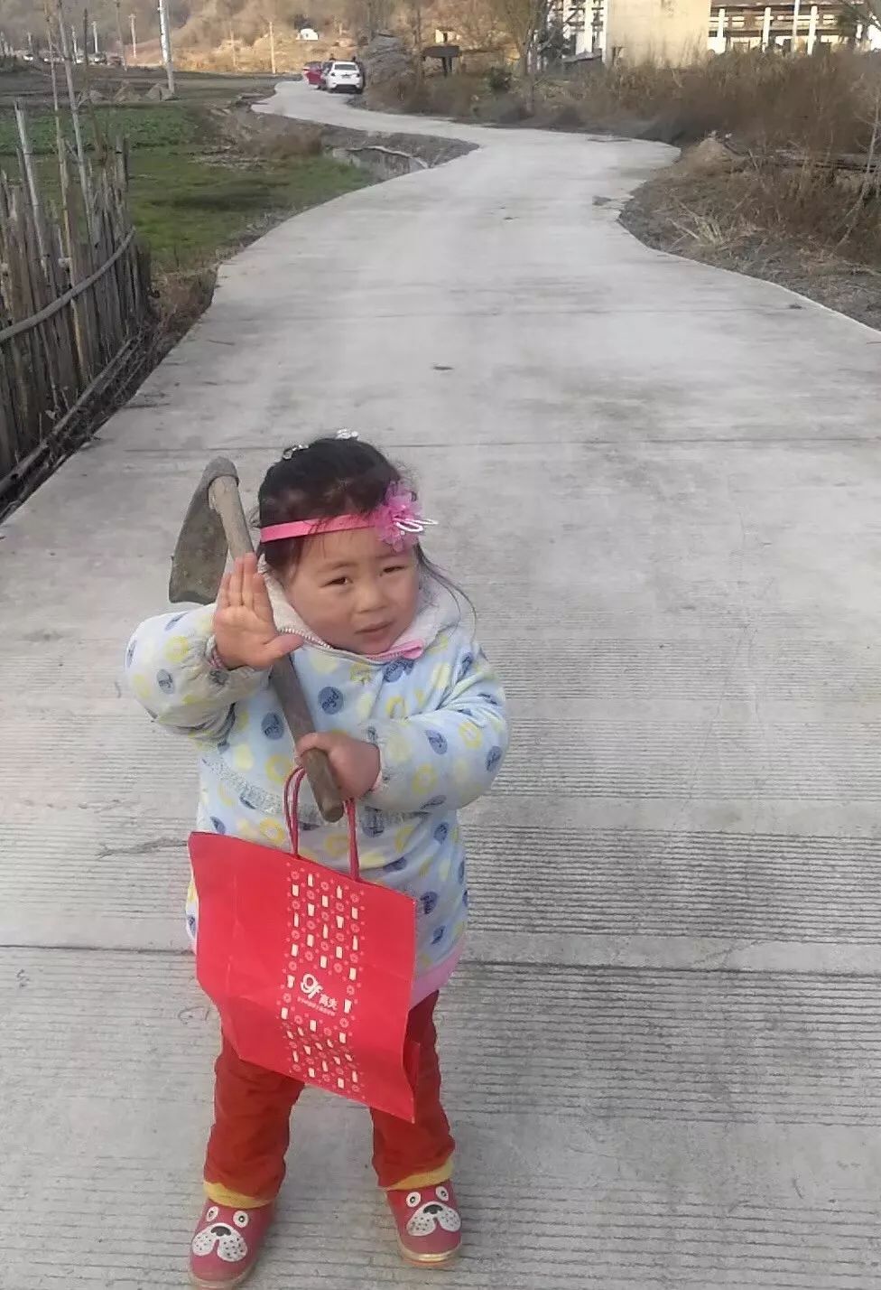 老人带娃的路子有多野?看完我服了哈哈哈!休闲区蓝鸢梦想 - Www.slyday.coM 老人带娃的路子有多野?看完我服了哈哈哈!休闲区蓝鸢梦想 - Www.slyday.coM