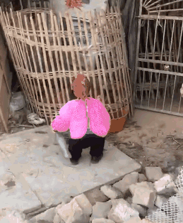 老人带娃的路子有多野?看完我服了哈哈哈!休闲区蓝鸢梦想 - Www.slyday.coM 老人带娃的路子有多野?看完我服了哈哈哈!休闲区蓝鸢梦想 - Www.slyday.coM