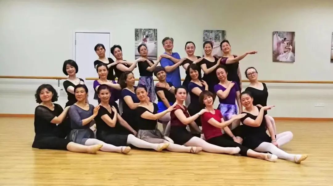 这才是退休族生活的高级感,她们把优雅融入了生活和生命休闲区蓝鸢梦想 - Www.slyday.coM 这才是退休族生活的高级感,她们把优雅融入了生活和生命休闲区蓝鸢梦想 - Www.slyday.coM