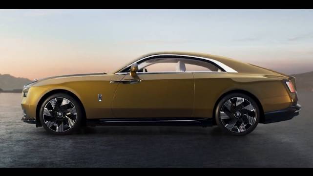 劳斯莱斯首款纯电“闪灵”，预计售价600万左右，双电机布局……