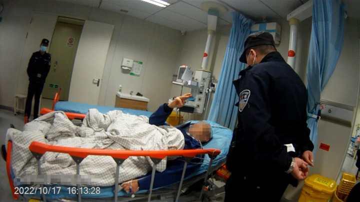 病床上,七旬老人看着身边两个男子说:把名字写给我,我要好好谢谢你们休闲区蓝鸢梦想 - Www.slyday.coM 病床上,七旬老人看着身边两个男子说:把名字写给我,我要好好谢谢你们休闲区蓝鸢梦想 - Www.slyday.coM