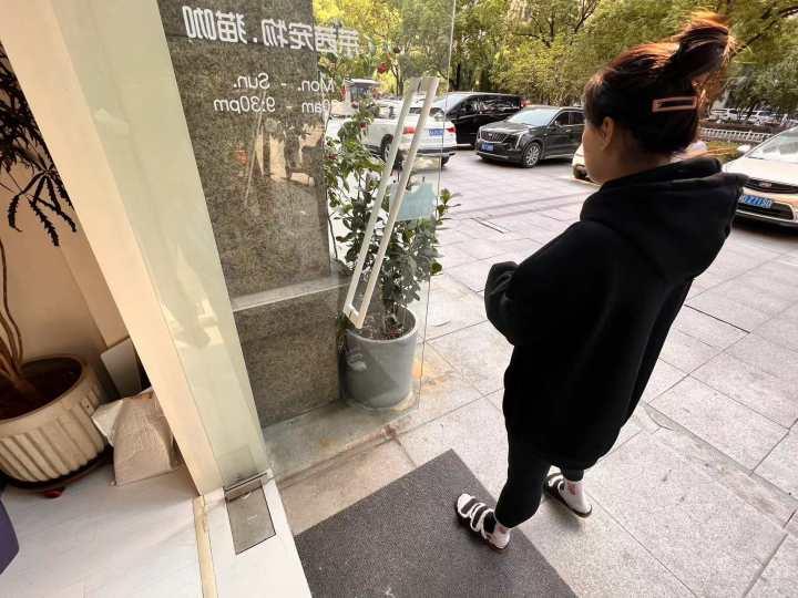 查出肿瘤晚期的猫主人把爱猫遗留到猫咖,留言不忍卒读:如我活到下个月,来看它休闲区蓝鸢梦想 - Www.slyday.coM 查出肿瘤晚期的猫主人把爱猫遗留到猫咖,留言不忍卒读:如我活到下个月,来看它休闲区蓝鸢梦想 - Www.slyday.coM