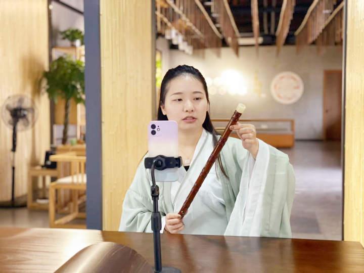 国内顶尖音乐学院毕业生聚集在杭州这个小山村,要干一番大事业休闲区蓝鸢梦想 - Www.slyday.coM 国内顶尖音乐学院毕业生聚集在杭州这个小山村,要干一番大事业休闲区蓝鸢梦想 - Www.slyday.coM