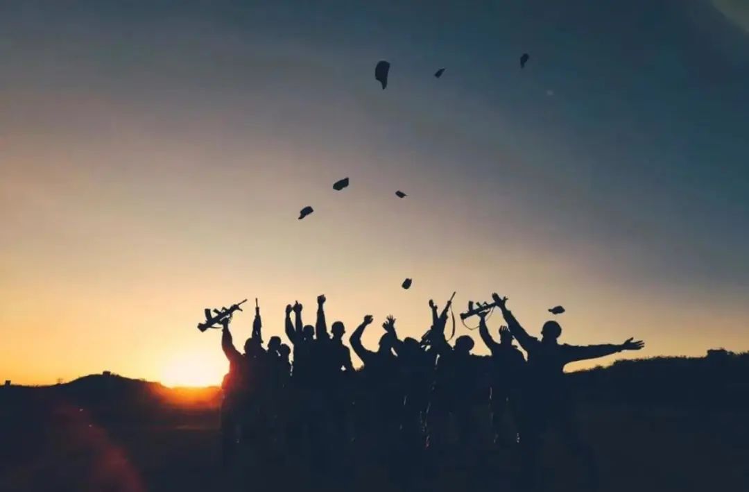 黄继光的手帕上绣着“可爱祖国”!70年过去了,仍有无数人替他喊“到”!休闲区蓝鸢梦想 - Www.slyday.coM 黄继光的手帕上绣着“可爱祖国”!70年过去了,仍有无数人替他喊“到”!休闲区蓝鸢梦想 - Www.slyday.coM