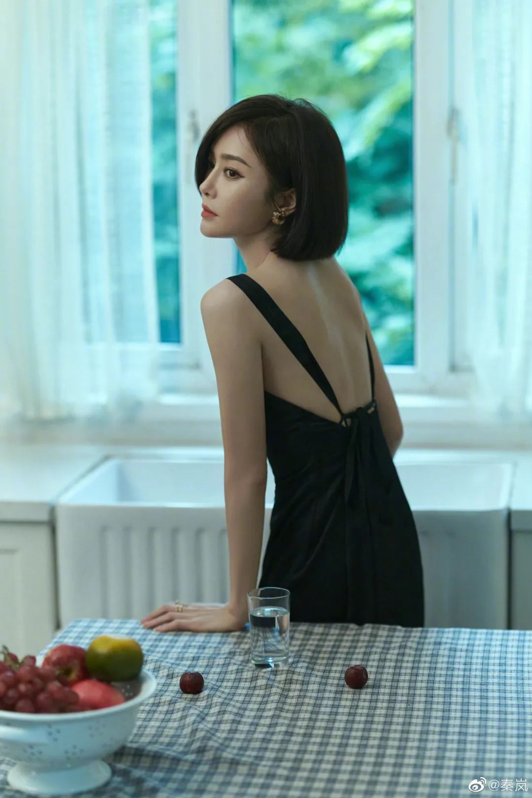 刚入秋,秦岚就把头发切了休闲区蓝鸢梦想 - Www.slyday.coM 刚入秋,秦岚就把头发切了休闲区蓝鸢梦想 - Www.slyday.coM