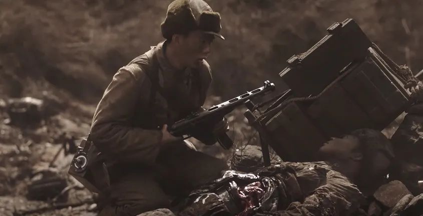 "在片场阵地体会黄继光视角后,我哭了一小时"休闲区蓝鸢梦想 - Www.slyday.coM "在片场阵地体会黄继光视角后,我哭了一小时"休闲区蓝鸢梦想 - Www.slyday.coM