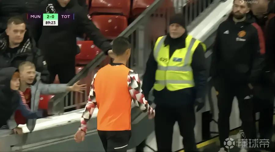 不能出场?C罗冲冠一怒提前离场,主帅滕哈格:会处理这件事休闲区蓝鸢梦想 - Www.slyday.coM 不能出场?C罗冲冠一怒提前离场,主帅滕哈格:会处理这件事休闲区蓝鸢梦想 - Www.slyday.coM