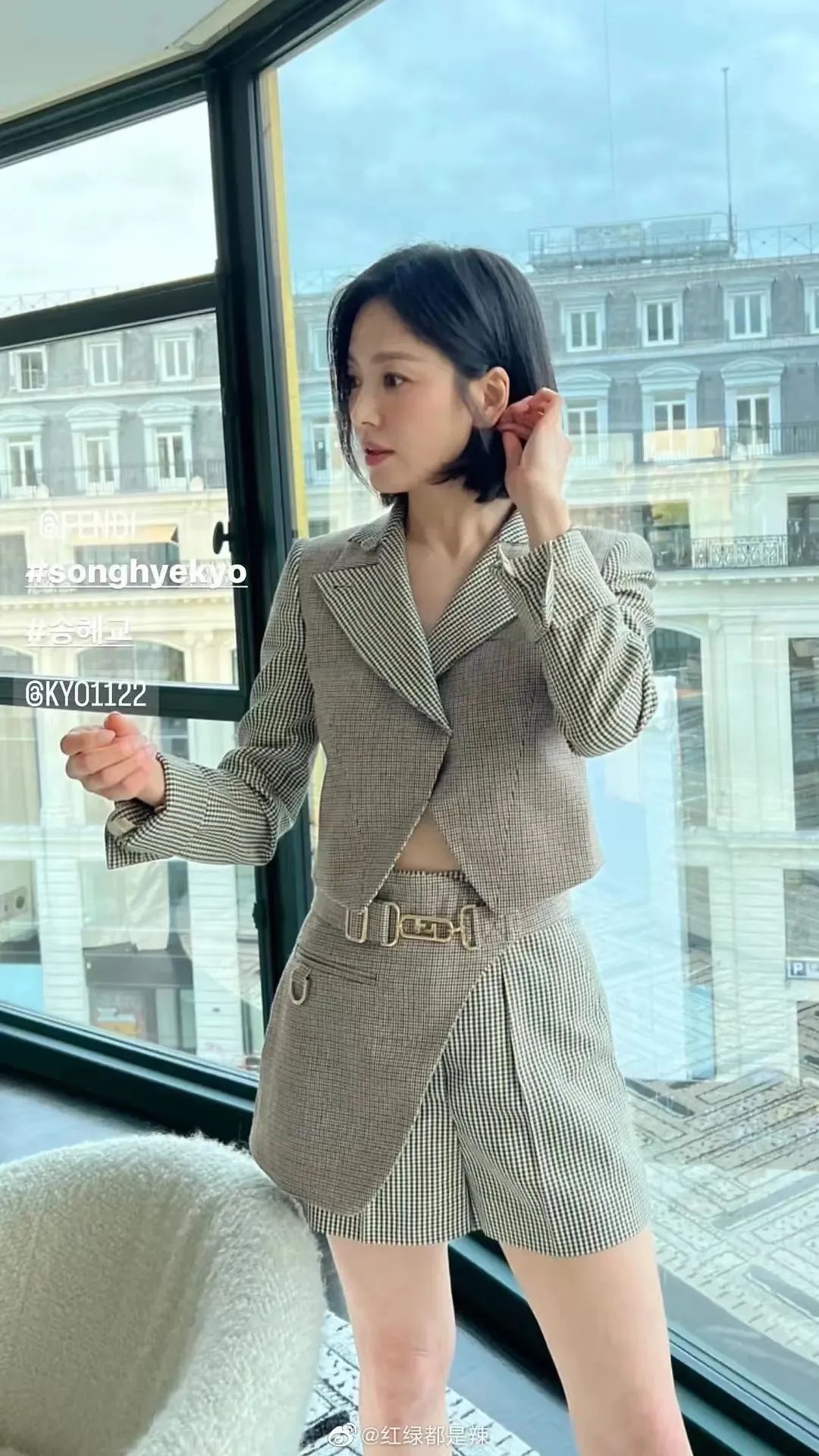 刚入秋,秦岚就把头发切了休闲区蓝鸢梦想 - Www.slyday.coM 刚入秋,秦岚就把头发切了休闲区蓝鸢梦想 - Www.slyday.coM