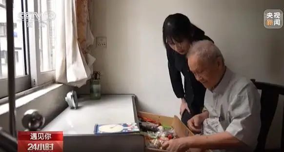 字里行间都是爱!她在爷爷的4本日记中回到童年休闲区蓝鸢梦想 - Www.slyday.coM 字里行间都是爱!她在爷爷的4本日记中回到童年休闲区蓝鸢梦想 - Www.slyday.coM