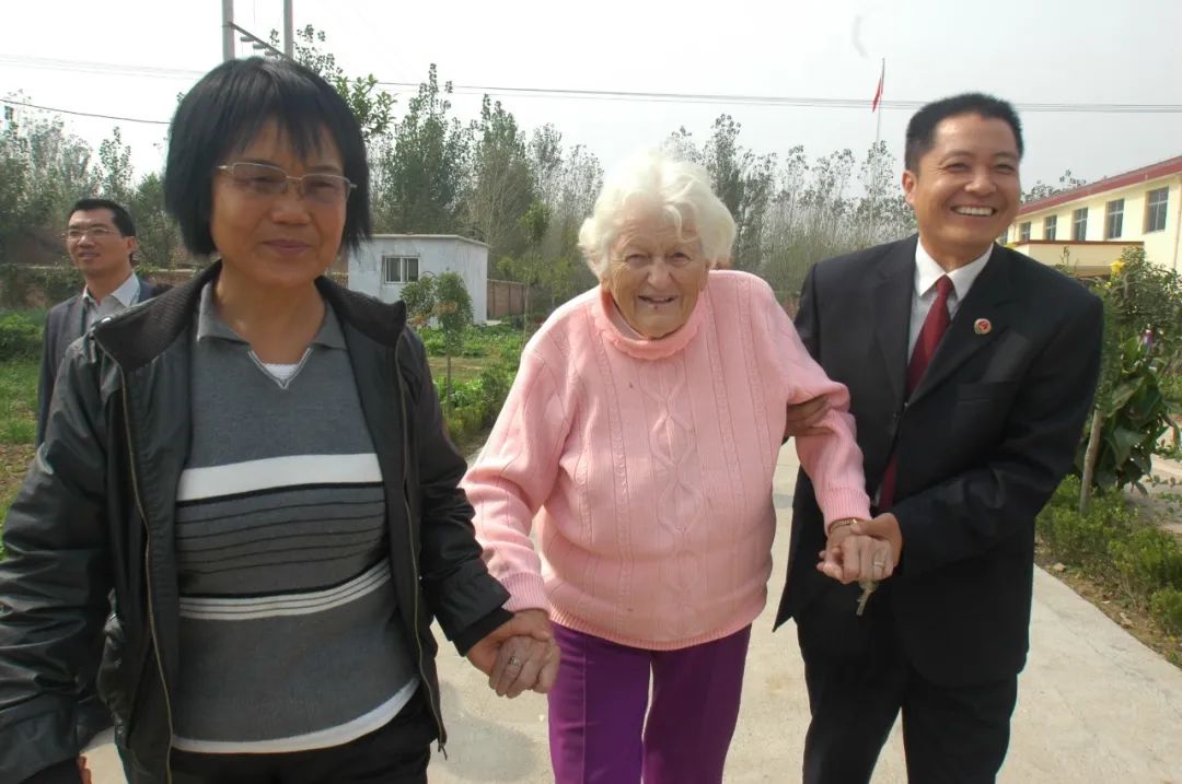 【记者眼中的政法英模】朱玉东:念以新, 一个可亲可爱的人!休闲区蓝鸢梦想 - Www.slyday.coM 【记者眼中的政法英模】朱玉东:念以新, 一个可亲可爱的人!休闲区蓝鸢梦想 - Www.slyday.coM