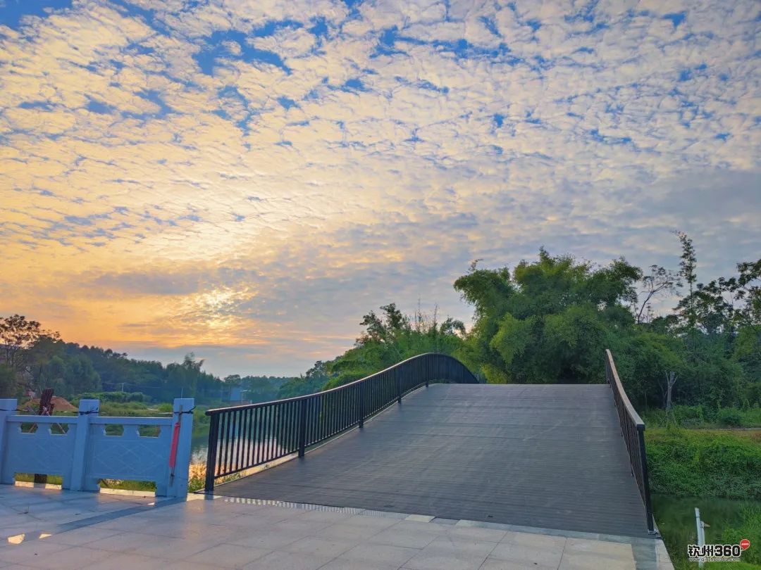 还没有凉够,气温再上30°C!大榄江的鱼鳞云惊艳了!钦州下次降雨可能要等到…休闲区蓝鸢梦想 - Www.slyday.coM 还没有凉够,气温再上30°C!大榄江的鱼鳞云惊艳了!钦州下次降雨可能要等到…休闲区蓝鸢梦想 - Www.slyday.coM
