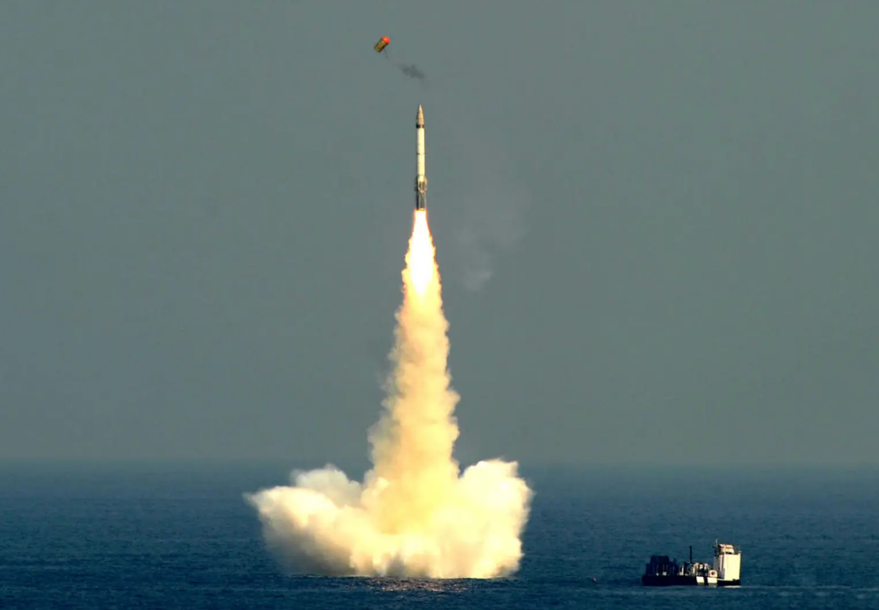 印度试射K-15潜射弹道导弹。