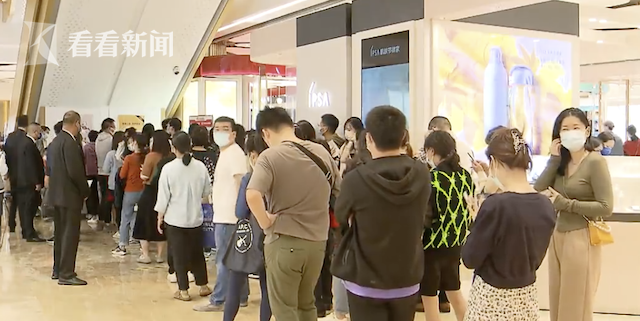 优惠券2秒售罄,全天冲刺1个亿!上海实体商场开启双十一大战!休闲区蓝鸢梦想 - Www.slyday.coM 优惠券2秒售罄,全天冲刺1个亿!上海实体商场开启双十一大战!休闲区蓝鸢梦想 - Www.slyday.coM