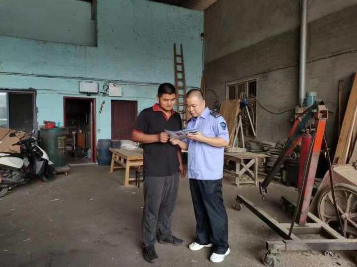 高速人走进村庄企业,他们讲解的消防安全知识,都很实用休闲区蓝鸢梦想 - Www.slyday.coM 高速人走进村庄企业,他们讲解的消防安全知识,都很实用休闲区蓝鸢梦想 - Www.slyday.coM