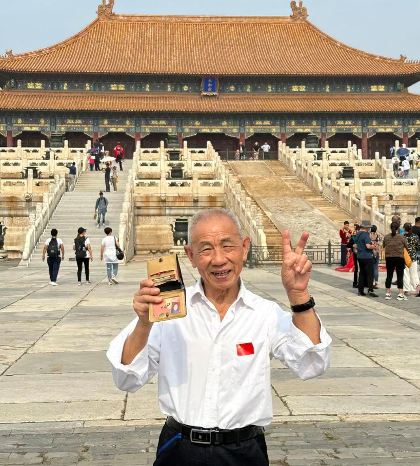 没有啃老,不想成为网红,“辞职带84岁爷爷游中国”走红后,孙女这样说…休闲区蓝鸢梦想 - Www.slyday.coM 没有啃老,不想成为网红,“辞职带84岁爷爷游中国”走红后,孙女这样说…休闲区蓝鸢梦想 - Www.slyday.coM