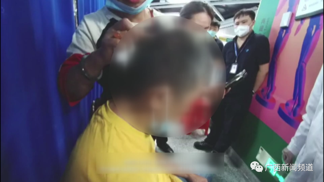 “不用怕,顺顺利利的!”孕妇地铁内身体不适,众人狂奔上前帮忙休闲区蓝鸢梦想 - Www.slyday.coM “不用怕,顺顺利利的!”孕妇地铁内身体不适,众人狂奔上前帮忙休闲区蓝鸢梦想 - Www.slyday.coM