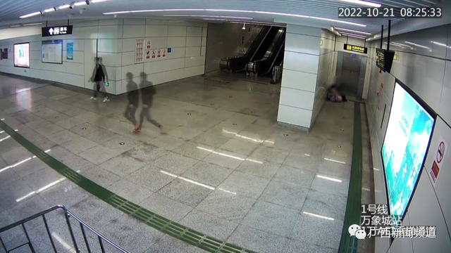 “不用怕,顺顺利利的!”孕妇地铁内身体不适,众人狂奔上前帮忙休闲区蓝鸢梦想 - Www.slyday.coM “不用怕,顺顺利利的!”孕妇地铁内身体不适,众人狂奔上前帮忙休闲区蓝鸢梦想 - Www.slyday.coM