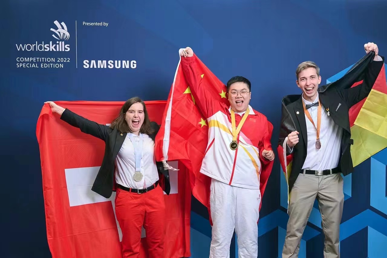 1770天,他登上世界技能大赛特别赛印刷媒体技术项目金牌领奖台休闲区蓝鸢梦想 - Www.slyday.coM 1770天,他登上世界技能大赛特别赛印刷媒体技术项目金牌领奖台休闲区蓝鸢梦想 - Www.slyday.coM