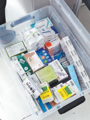 大山深处小山村的老人每周盼着周四到来,大夫给我们瞧病送药来了!休闲区蓝鸢梦想 - Www.slyday.coM 大山深处小山村的老人每周盼着周四到来,大夫给我们瞧病送药来了!休闲区蓝鸢梦想 - Www.slyday.coM