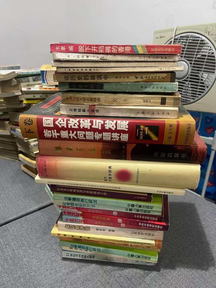 藏书十万,近爆红,小程序会员增加2000人!杭州这家仓库二手书店活了插图6 藏书十万,近爆红,小程序会员增加2000人!杭州这家仓库二手书店活了插图6