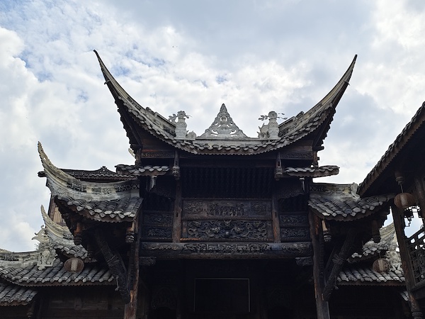 禹王宫戏台的木雕非常精美