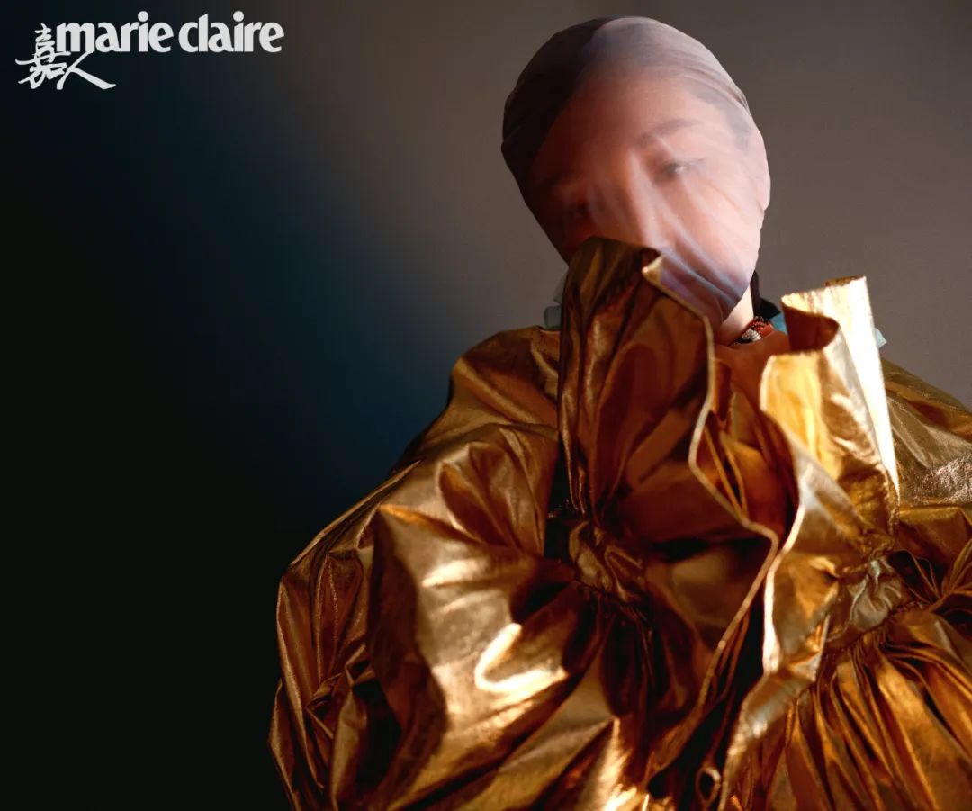 周冬雨:梦幻与真实|嘉人封面休闲区蓝鸢梦想 - Www.slyday.coM 周冬雨:梦幻与真实|嘉人封面休闲区蓝鸢梦想 - Www.slyday.coM