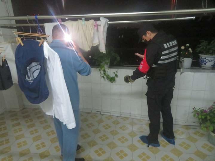 这个季节居然还有蛇!嘉兴有人在家里发现了一米多长的“大家伙”休闲区蓝鸢梦想 - Www.slyday.coM 这个季节居然还有蛇!嘉兴有人在家里发现了一米多长的“大家伙”休闲区蓝鸢梦想 - Www.slyday.coM