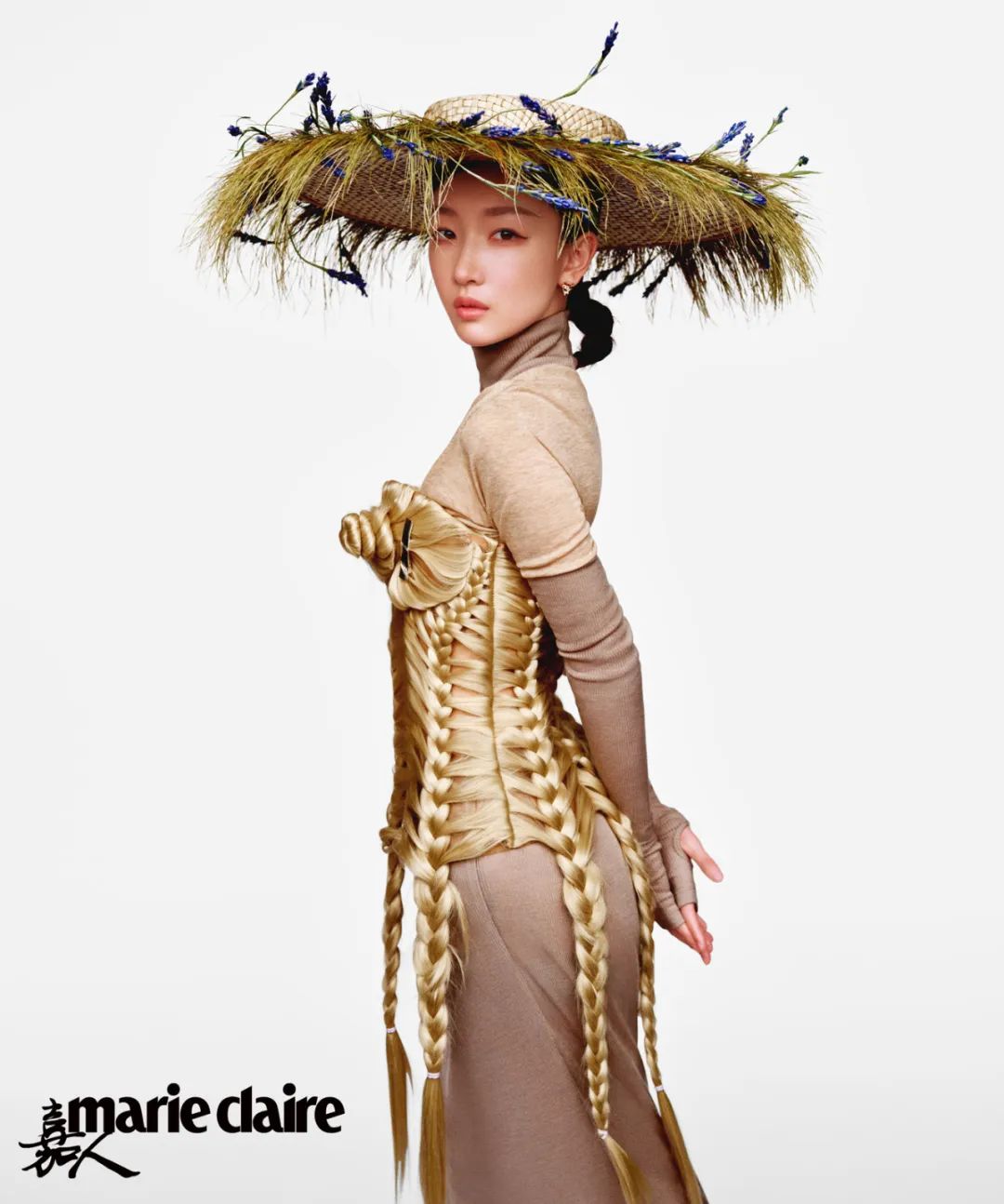 周冬雨:梦幻与真实|嘉人封面休闲区蓝鸢梦想 - Www.slyday.coM 周冬雨:梦幻与真实|嘉人封面休闲区蓝鸢梦想 - Www.slyday.coM