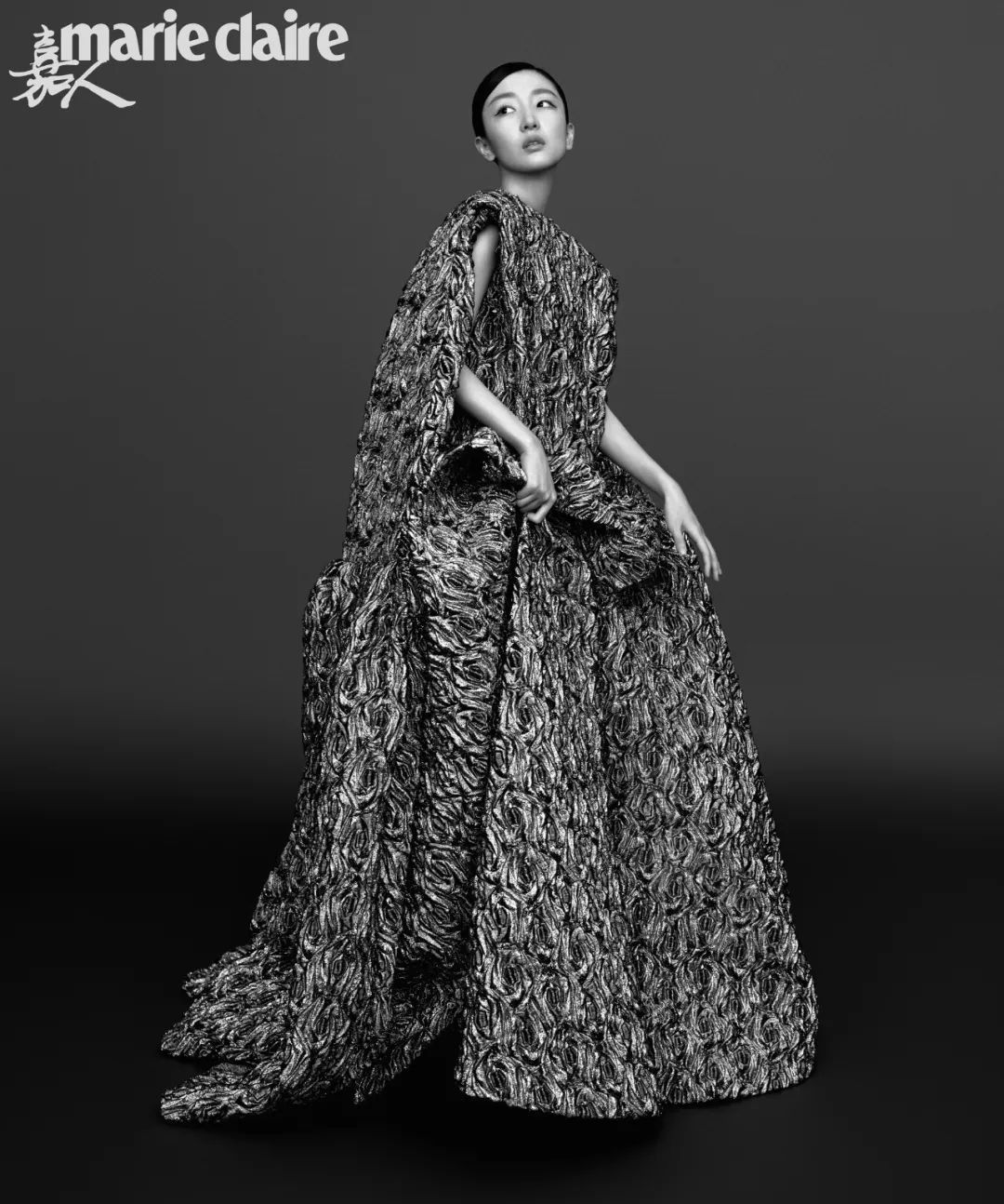 周冬雨:梦幻与真实|嘉人封面休闲区蓝鸢梦想 - Www.slyday.coM 周冬雨:梦幻与真实|嘉人封面休闲区蓝鸢梦想 - Www.slyday.coM