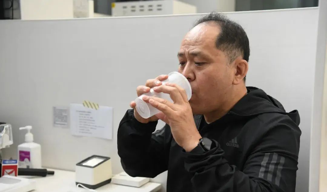 上海首批接种吸入式疫苗的市民:味道有点甜!已打完3针还要再吸吗?权威解答→休闲区蓝鸢梦想 - Www.slyday.coM 上海首批接种吸入式疫苗的市民:味道有点甜!已打完3针还要再吸吗?权威解答→休闲区蓝鸢梦想 - Www.slyday.coM