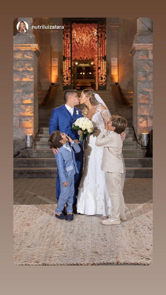 “天体之王”孔卡正式举行婚礼,新娘是其训练师的前未婚妻休闲区蓝鸢梦想 - Www.slyday.coM “天体之王”孔卡正式举行婚礼,新娘是其训练师的前未婚妻休闲区蓝鸢梦想 - Www.slyday.coM