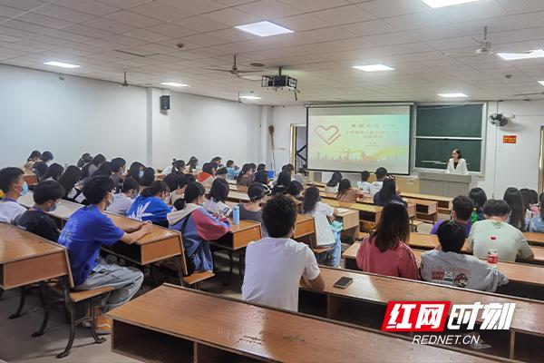 湖南工业大学科技学院75名学生接受无偿献血志愿服务培训休闲区蓝鸢梦想 - Www.slyday.coM 湖南工业大学科技学院75名学生接受无偿献血志愿服务培训休闲区蓝鸢梦想 - Www.slyday.coM