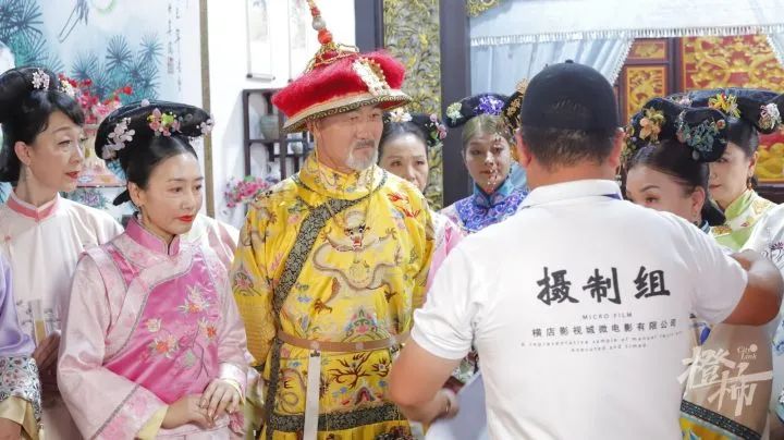 16位上海退休阿姨为过戏瘾,赴横店包剧组翻拍《甄嬛传》!休闲区蓝鸢梦想 - Www.slyday.coM 16位上海退休阿姨为过戏瘾,赴横店包剧组翻拍《甄嬛传》!休闲区蓝鸢梦想 - Www.slyday.coM