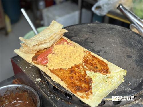 呦~呦~煎饼果子来一套!新式VS传统,你爱哪一个?休闲区蓝鸢梦想 - Www.slyday.coM 呦~呦~煎饼果子来一套!新式VS传统,你爱哪一个?休闲区蓝鸢梦想 - Www.slyday.coM