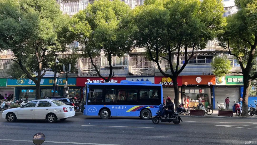 还没长大就出来打工了?萧山网友一致好评!休闲区蓝鸢梦想 - Www.slyday.coM 还没长大就出来打工了?萧山网友一致好评!休闲区蓝鸢梦想 - Www.slyday.coM