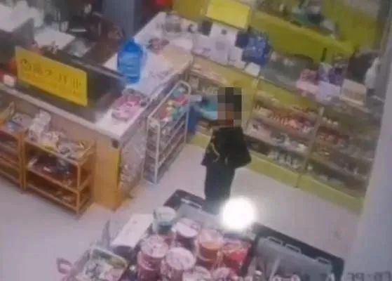 “长大了,我也要当警察!”休闲区蓝鸢梦想 - Www.slyday.coM “长大了,我也要当警察!”休闲区蓝鸢梦想 - Www.slyday.coM