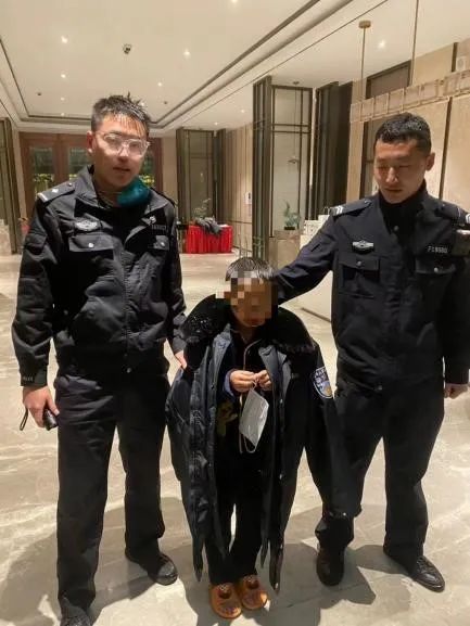 “长大了,我也要当警察!”休闲区蓝鸢梦想 - Www.slyday.coM “长大了,我也要当警察!”休闲区蓝鸢梦想 - Www.slyday.coM