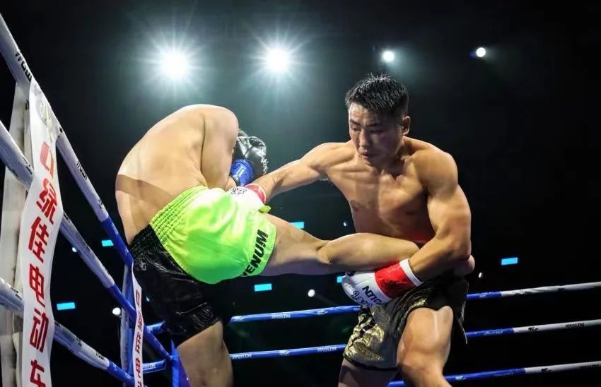 谭小峰vs严治理,硬汉相遇,不退不惧休闲区蓝鸢梦想 - Www.slyday.coM 谭小峰vs严治理,硬汉相遇,不退不惧休闲区蓝鸢梦想 - Www.slyday.coM